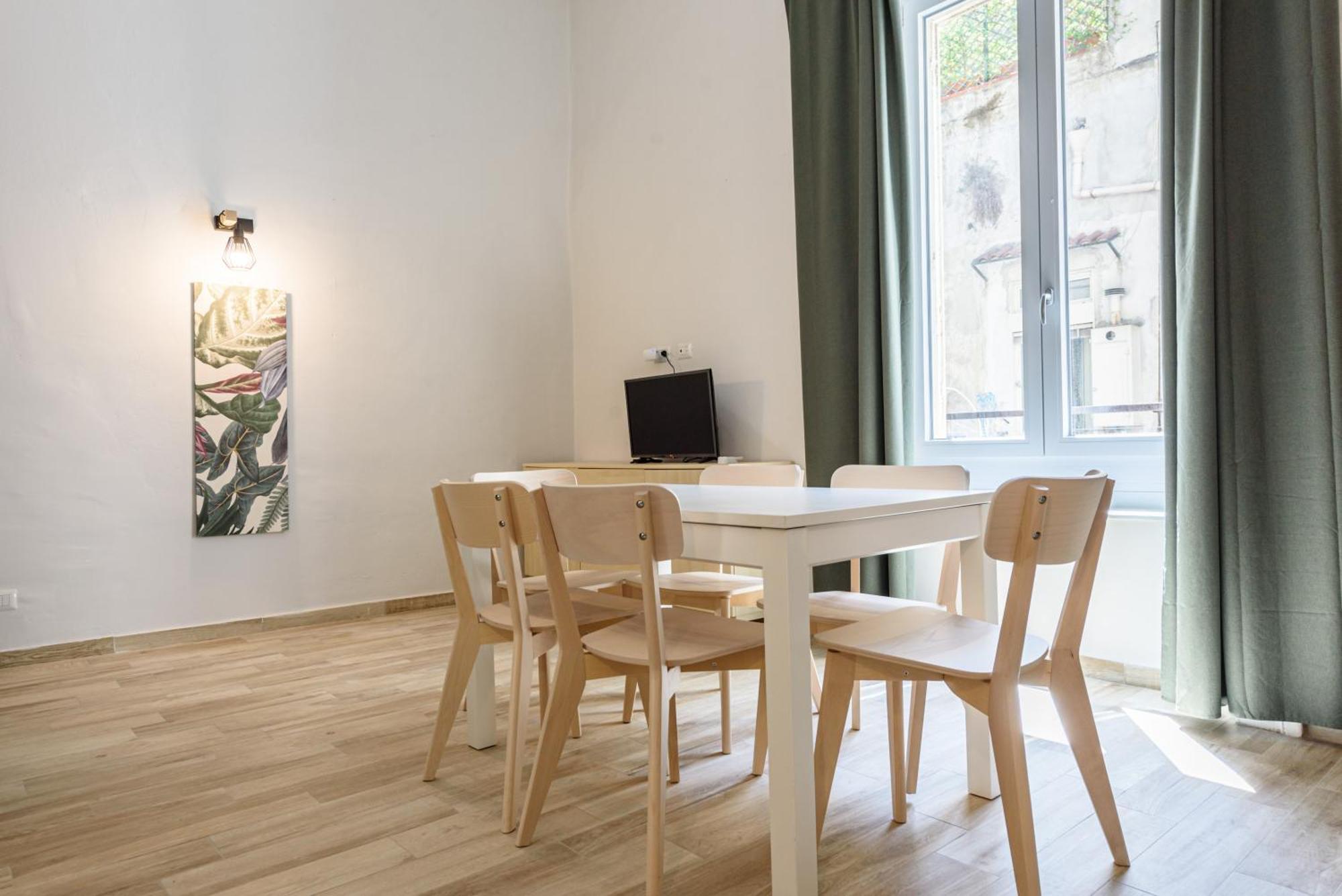 Apartment Vico Sedil Capuano 21 *